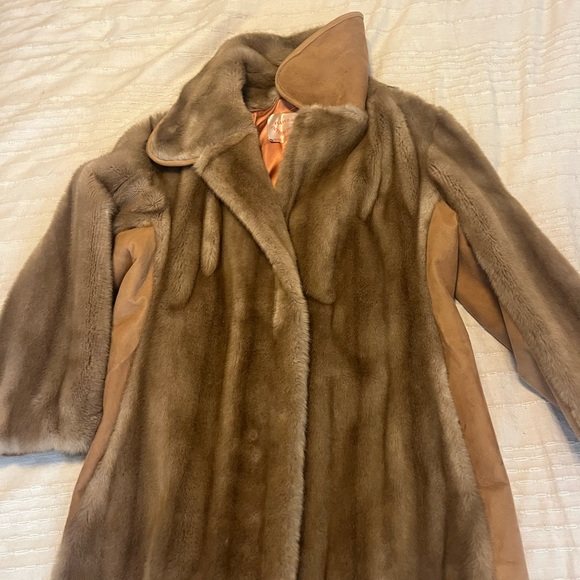 Faux fur coat - Picture 2 of 5